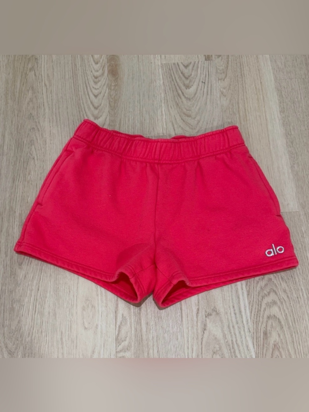 ALO Yoga Coral Red Accolade Athletic Shorts with Elastic Waistband